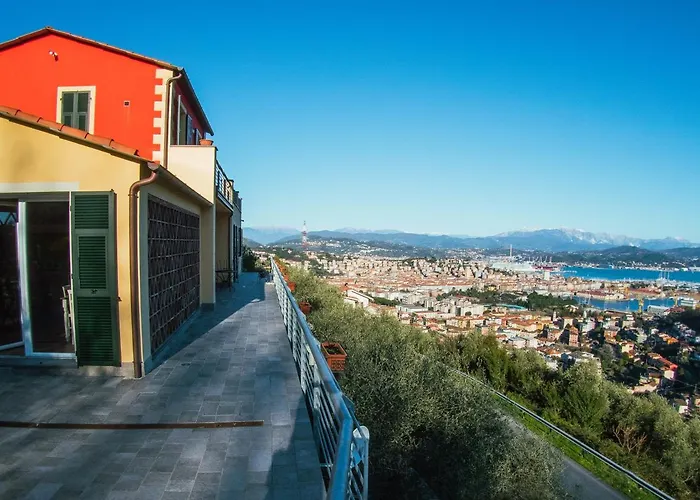 Gospodarstwo wiejskie La Pietra 1 E La Pietra 2 *