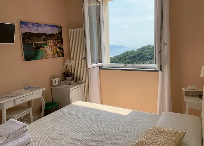 منزل ريفي La Pietra 1 E La Pietra 2 لا سبيتسْيا