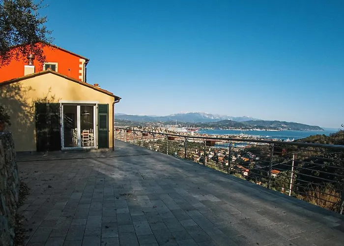 منزل ريفي La Pietra 1 E La Pietra 2 لا سبيتسْيا